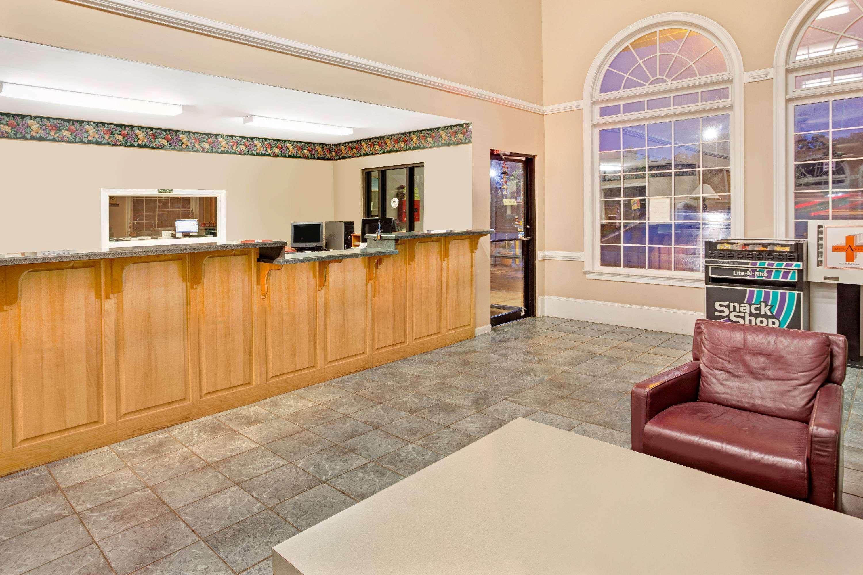 Super 8 By Wyndham Marietta/West/Atl Area Hotel Exterior photo